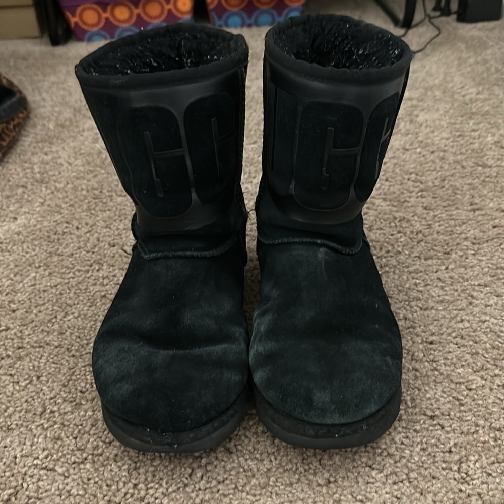 UGG Black classic Leather suede shearing boots Size 5 - Picture 2 of 9